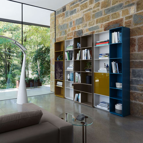 Modernes Bücherregal - NEX  - Piure GmbH - lackiertes Holz