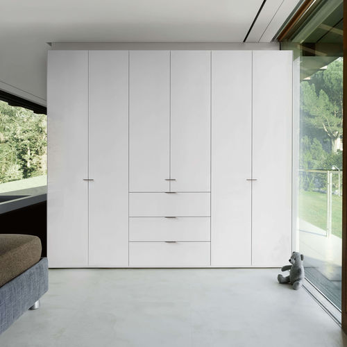Moderner Kleiderschrank - NEX  - Piure GmbH - lackiertes Holz / mit Schwingtür / mit Schublade