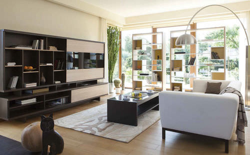 Moderne Wohnwand - INNAMO  - SBA Baldu Kompanija SBA Furniture Company - lackiertes Holz