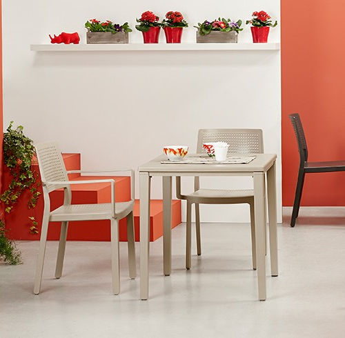 Moderner Tisch - Timo - SCAB GIARDINO SPA - Polypropylen / Thermoplast / Gestell aus Aluminium