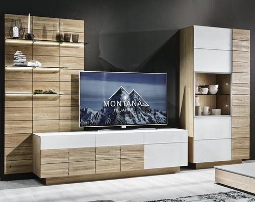 Moderne Wohnwand - V-Montana  - Voglauer Möbelwerk Gschwandtner & Zwilling GmbH & Co. KG - Eiche / Nussbaum / Glas