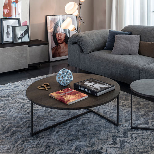 Moderner Couchtisch - ARMONIA - arketipo - Holzfurnier / Metall / rund
