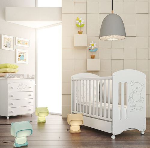 Modernes Babybett - SWEET BEAR  - micuna - mit Rollen / für Kinder (Unisex) / Buche