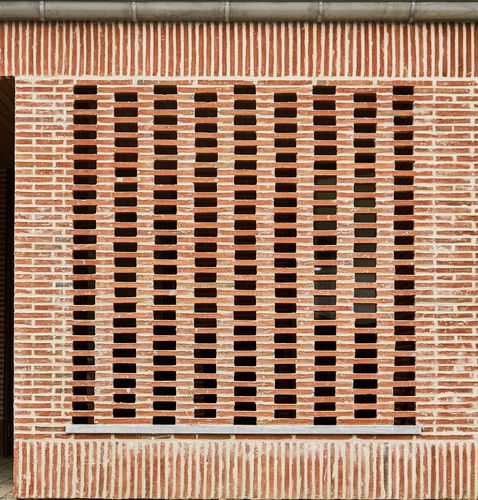 Ziegel für Fassaden - 2.2.10 MENGEL RED - Egernsunder Ziegel GmbH  - wandmontiert / Massiv / Relief