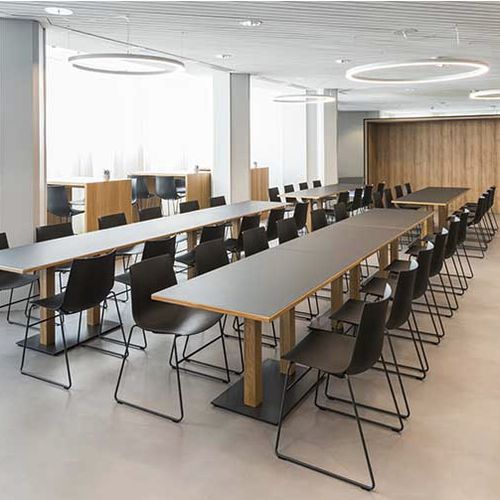 Moderner Konferenzstuhl - NAVA - girsberger - für den Innenraum / Kunststoff / stapelbar