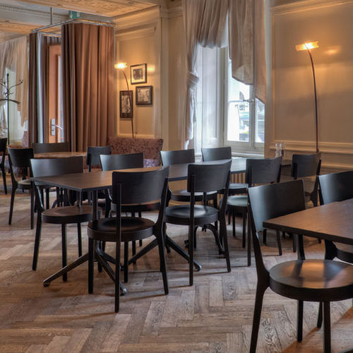 Moderner Restaurantstuhl - PUNTO - girsberger - für den Innenraum / Holz / für Gewerbegebrauch