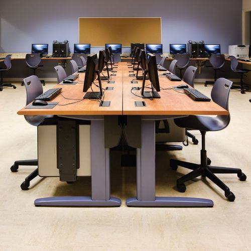 Stationärer PC-Stand - KI