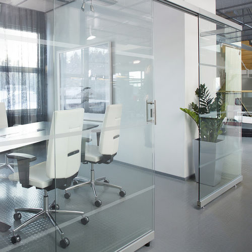 Festinstallierte Trennwand - AIR - ISKU - mit Glasfront / Büro / ohne Vertikalpfosten