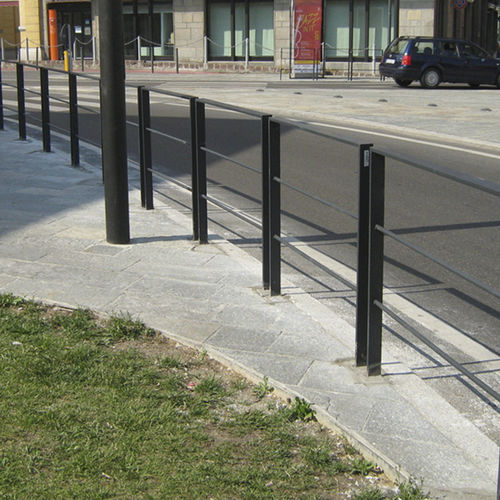 Schutzabsperrung - LINEA  - GUYON - feststehend / Metall / für öffentliche Bereiche
