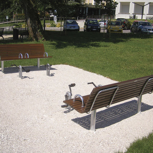 Moderne Bank für den öffentlichen Raum - STILO FITNESS - GUYON - Tropenholz / Metall / mit Rückenlehne