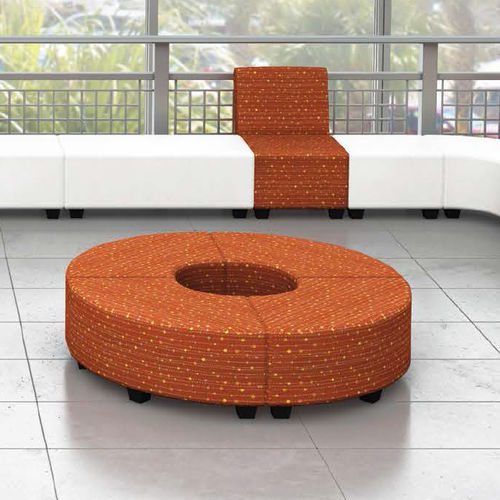 Modernes Sitzkissen - VERSA - Office Furniture Group - Stoff / Leder / Holz