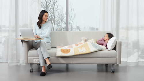 Kompaktes Sofa - DREME&trade; - GLOBAL totaloffice - konvertibel / modern / Laminat