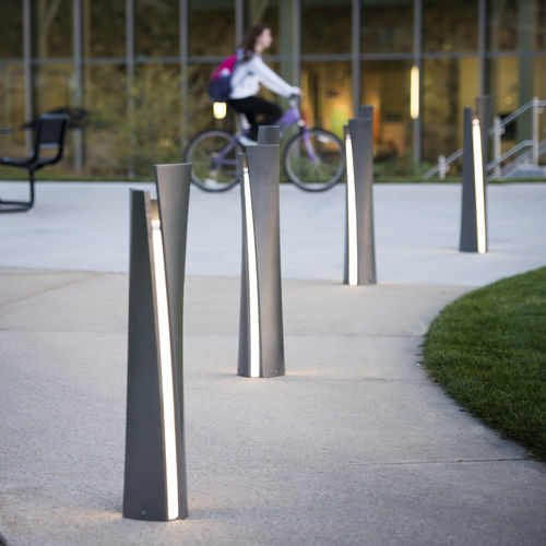Moderner Leuchtpoller - 35 : GUIDE - landscapeforms - Aluminium / LED