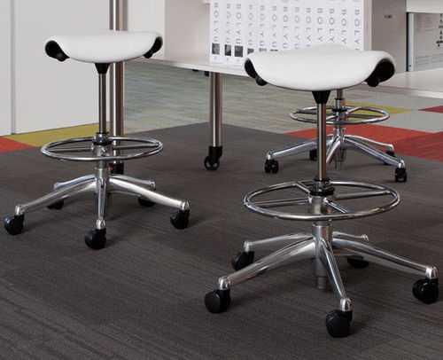 Stoff-Bürohocker - PONY - Humanscale - mit Rollen / Polster / drehbar