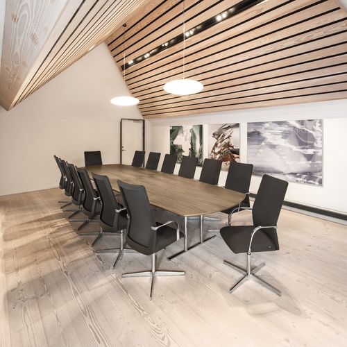 Moderner Besprechungstisch - CONFIGURATION - HOWE - Holz / Laminat / Gestell aus verchromtem Metall