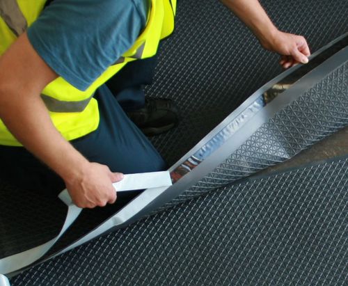 Polypropylen-Bodenbelag - DampSafe 601 Slinline - Newton Waterproofing Systems - für den Innenraum / für Dienstleistungsbereich / Rollen