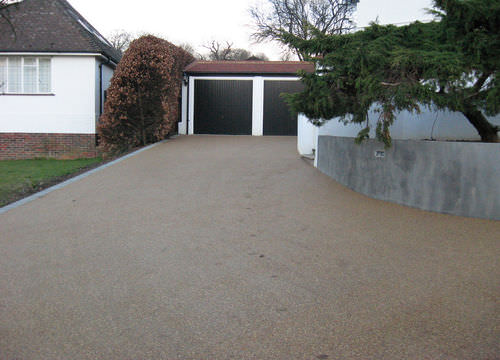 Harz-Bodenbelag - RONADECK BONDED SURFACING - Ronacrete Limited - für den Außenbereich / für Dienstleistungsbereich / texturiert
