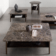 moderner Couchtisch / Marmor / Gestell aus Eiche / quadratisch