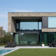 Aluminiumfenster / mit verdeckter Öffnung / mit Dreifachverglasung / einflügelig