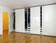 moderner Kleiderschrank / Glas / lackiertes Glas / mit Schiebetür