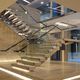 halbgewendelte Treppe / gerade / modern / mit Holzstruktur