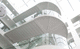 halbgewendelte Treppe / modern / mit Edelstahlstruktur / Glasstufen