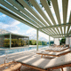 angebaute Pergola / selbsttragend / Aluminium / mit orientierbaren Lamellen