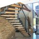 viertelgewendelte Treppe / Holzstufen / mit Metallstruktur / für Privatgebrauch