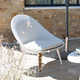 moderner Kaminsessel / Stoff / Teakholz / lackiertes Aluminium
