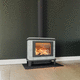 Holz-Kaminofen / 4 kW / auf Füßen / modern