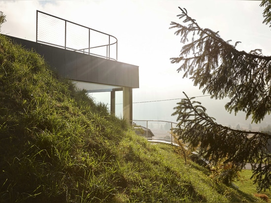 Französisches Landhaus entwarf durch Julien De Smedt, wie ein Stoß in der Landschaft auszusehen