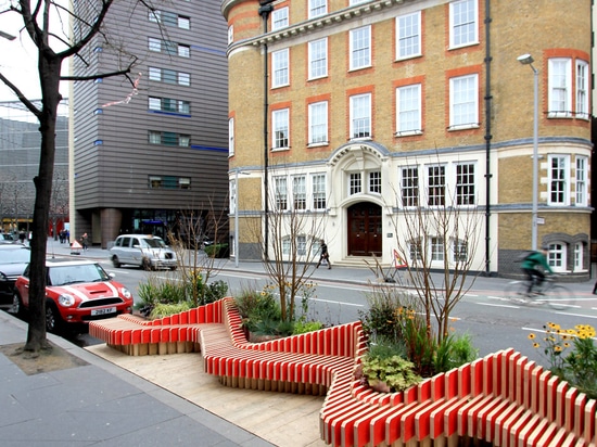 Bewegliches „parklet“ durch WMB Studio fügt Grün Londons Straßen hinzu