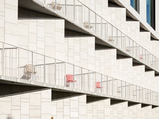 3XN schließt das Kopenhagen-Krankenhausgebäude ab, das schräg gelegene Steinwände kennzeichnet