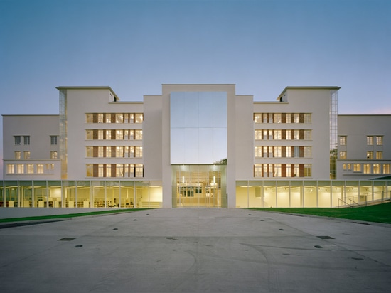 DU Besset-Lyon wandelt ehemaliges Sanatorium in Clermont-ferrandschule der Architektur um