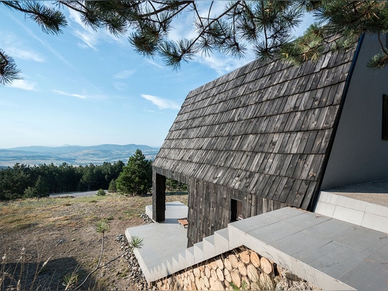 Gebirgshaus in Div.? ibare, Serbien durch .exe Architekten