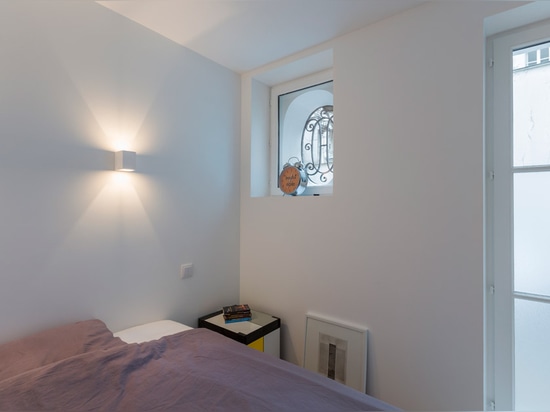 Studiowohnung in Paris durch Anne Rolland Architecte hat einen versteckten umgewandelten Schlamm