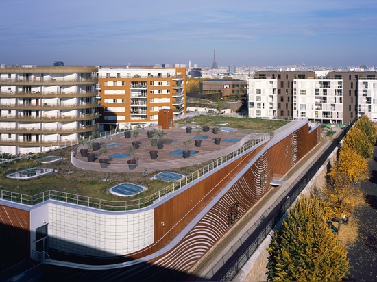 Mikou Studio schließt den Paris-Swimmingpool ab, der unter Verwendung Feng Shui der Philosophie entworfen ist