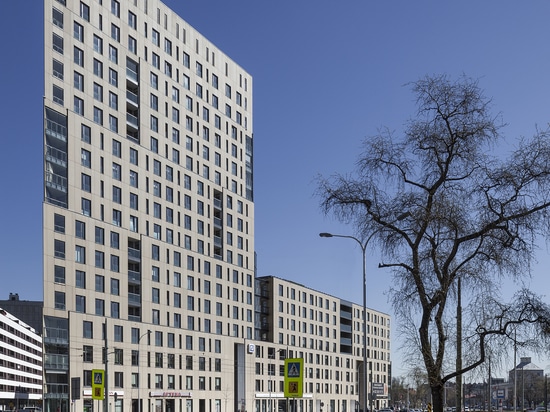 Trio Apartamenty in Warschau - ein glänzendes Beispiel des Wächterglases in der modernen polnischen Architektur