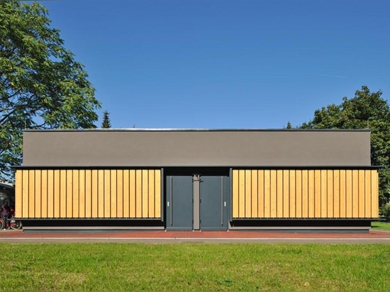 Eine bunte wechselwirkende Fassade war für diesen Kindergarten bestimmt