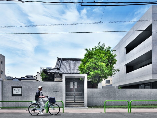 Der erneuerte Tsunyuji Tempel in Tokyo, Japan, durch Architekten Satoruhirota