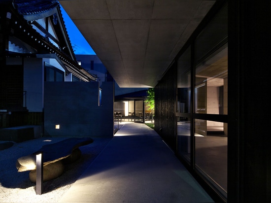 Der erneuerte Tsunyuji Tempel in Tokyo, Japan, durch Architekten Satoruhirota