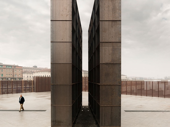 Verkürzter Symbolismus: Das Bologna Shoah Denkmal durch SATZ Architekten