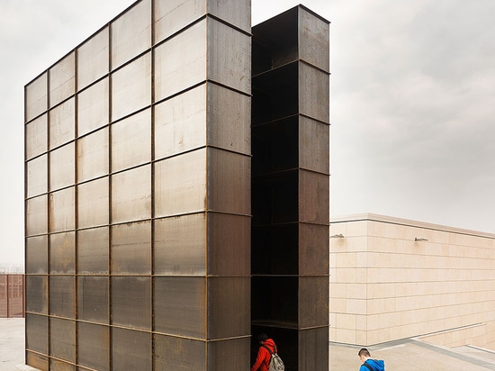 Verkürzter Symbolismus: Das Bologna Shoah Denkmal durch SATZ Architekten