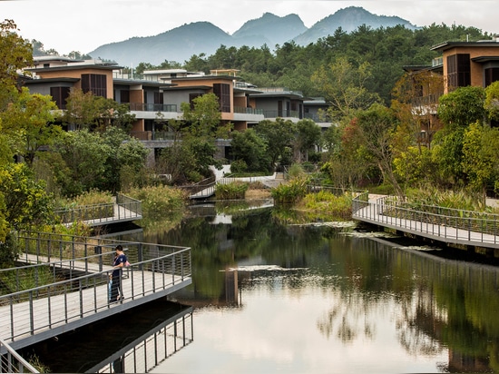 Dieses sorgfältig entworfene Landschaftsarchitekturprojekt ist- das Geistesprodukt der amerikanischen Landschaftsunternehmen SWA-Gruppe. Gefunden in Fuzhou, schließt China, der Entwurf einen Wohnko...