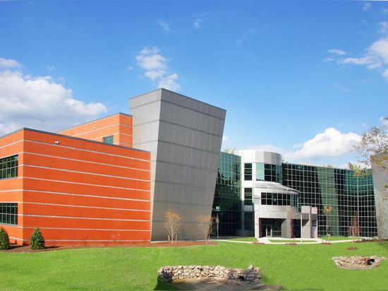 Der Aufstellungsort kennzeichnet Gärten, ein enthaltenes Entwässerungssystem und Regenwasseransammlung swales mit gebürtiger, trockenfester Vegetation. Foto: Suffolk-Grafschaft-Volkshochschule