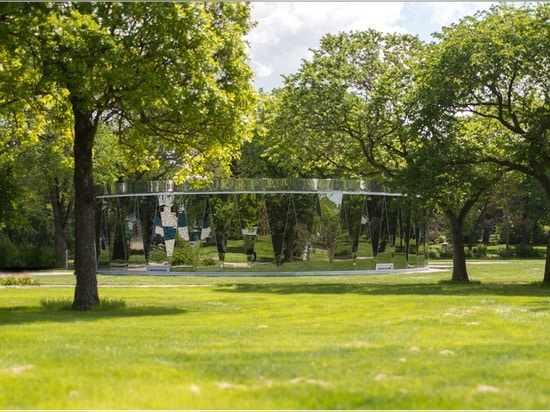 Trommel-wie Pavillion durch GH3 verursacht eine glühende Anwesenheit in einem kanadischen Stadtpark