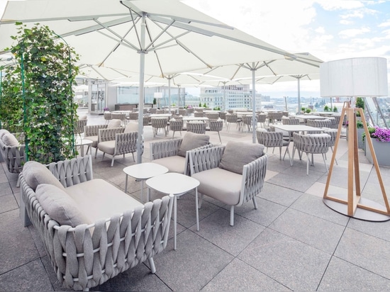 RITZ-CARLTON MOSKAU, TERRASSE MIT AUSBLICK