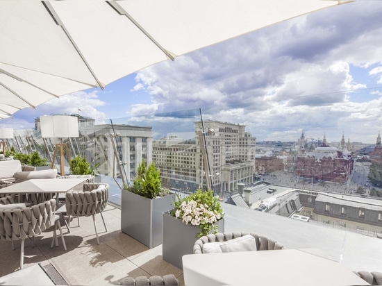 RITZ-CARLTON MOSKAU, TERRASSE MIT AUSBLICK