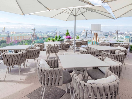 RITZ-CARLTON MOSKAU, TERRASSE MIT AUSBLICK