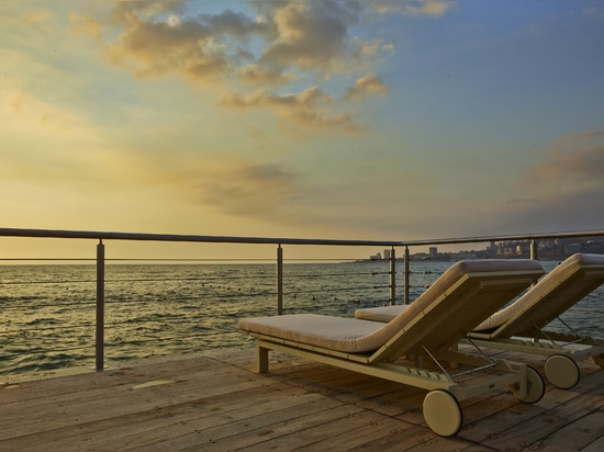 TRIBÙ MIT SCHÖNEM BLICK AUFS MEER IN BEIRUT